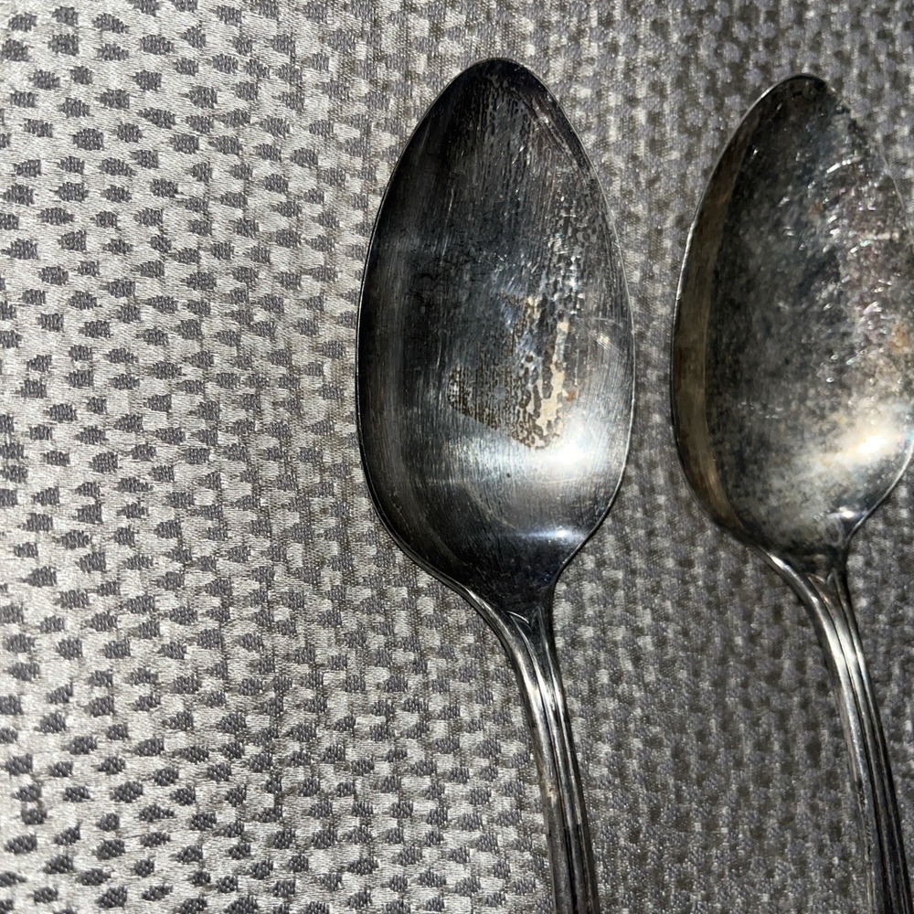 2 Oneida LYNNWOOD Silver-plate Serving Spoons Need Polished - Picture 5 of 11